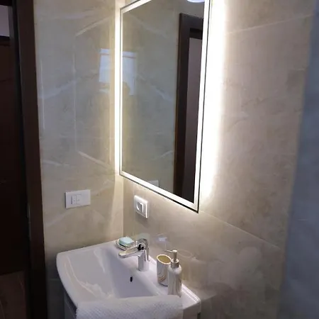 Apartment 3m *