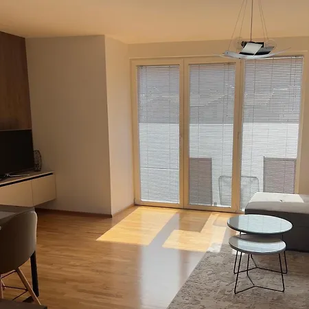 Apartment 3m *